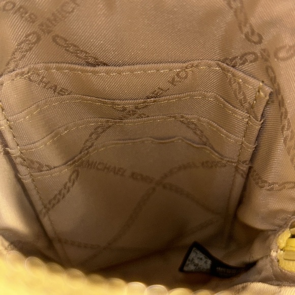 Beautiful Michael Kors Jet Set Charm North South Chain Phone Crossbody - Picture 9 of 12